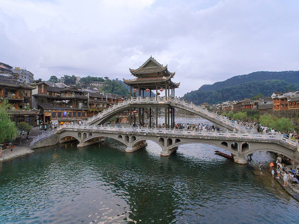 9.鳳凰風(fēng)、雪、雨、霧橋  配圖1.jpg